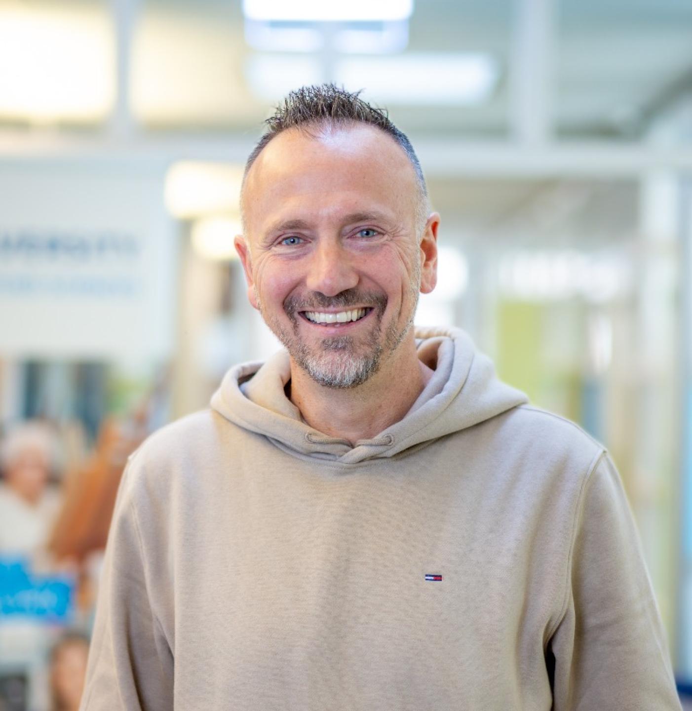 arjan-de-vries---portret-square